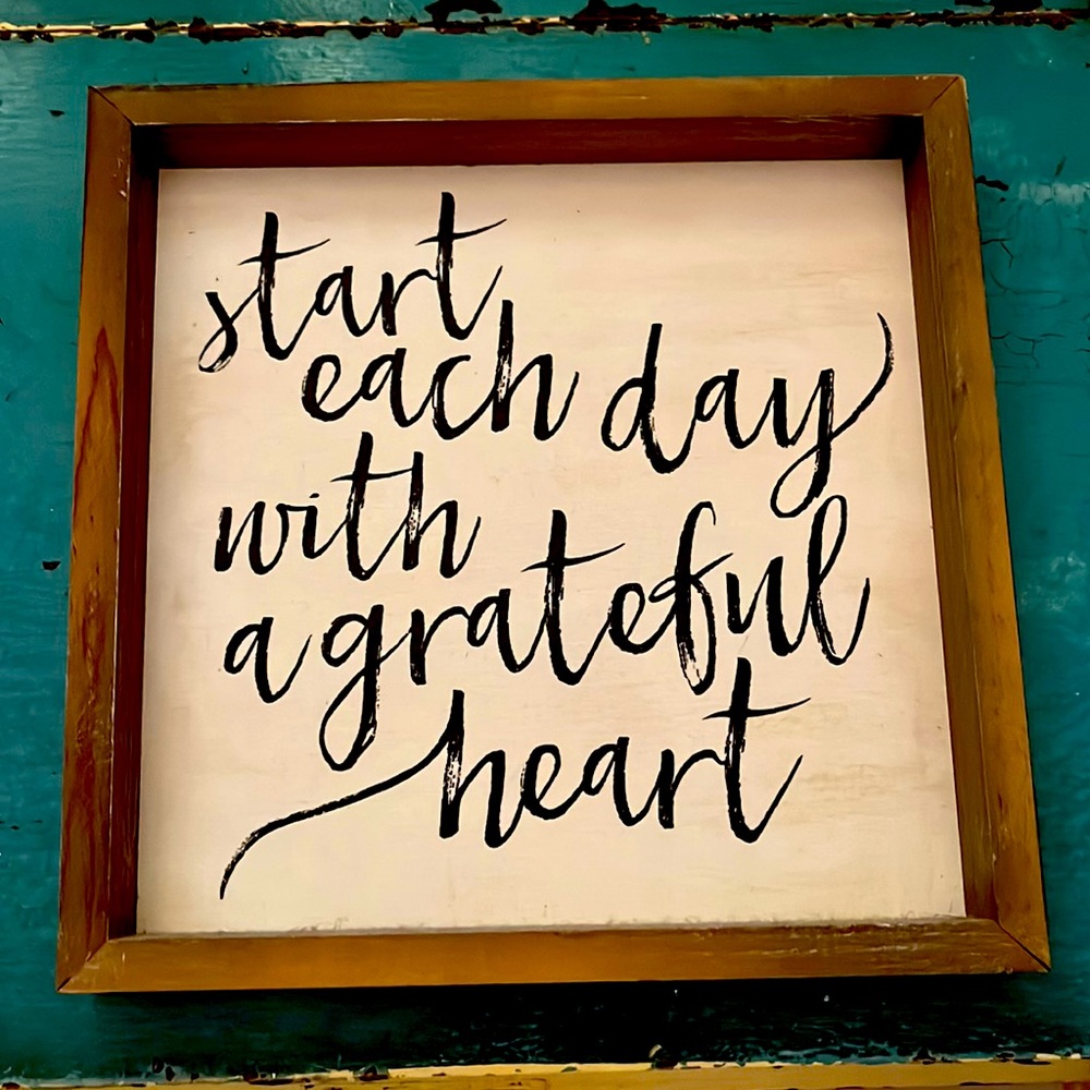 “Start Each Day With a Grateful Heart” wooden wall decor